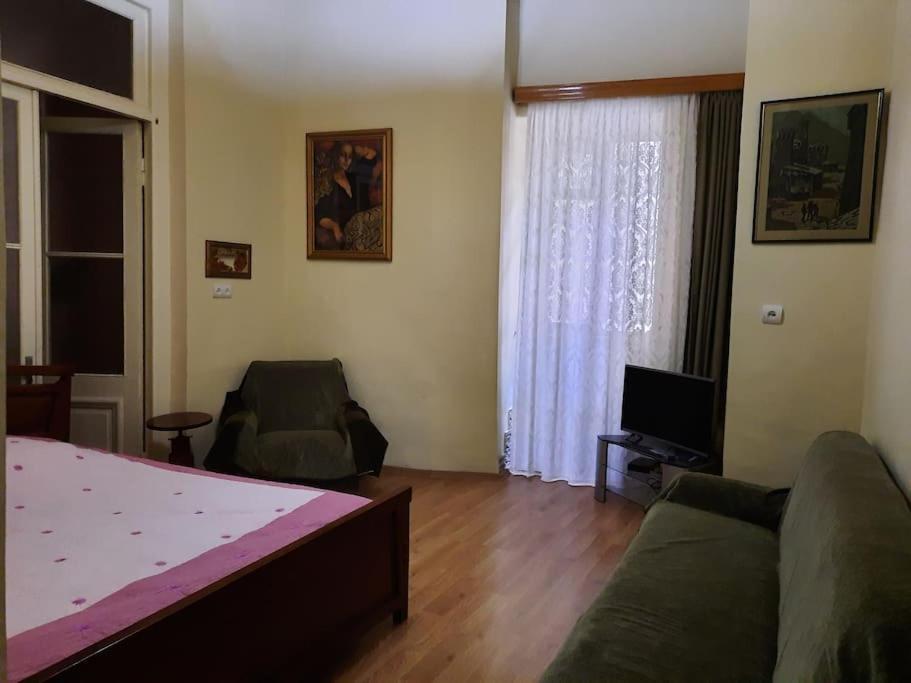 Nataly Apartament-Old Tbilisi Center Dış mekan fotoğraf