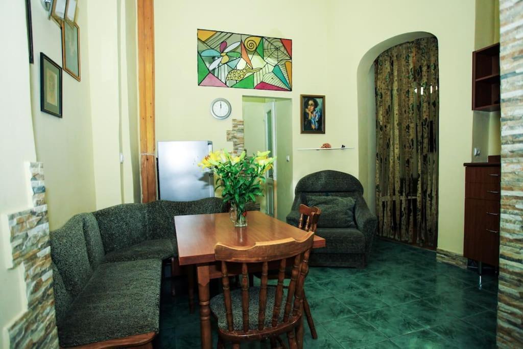 Nataly Apartament-Old Tbilisi Center Dış mekan fotoğraf